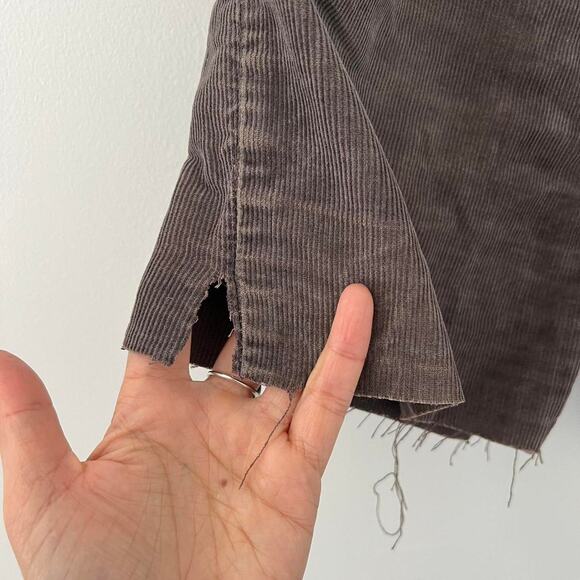 Vintage levi corduroy shorts - Picture 3 of 3